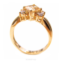 Gold ring with diamond